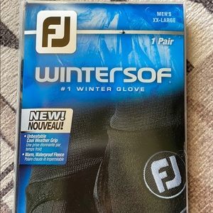 Wintersof FJ XXL golf gloves.